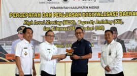 Peluncuran sistem e-retribusi oleh Penjabat Bupati Kabupaten Mesuji, Febrizal Levi, dalam acara High Level Meeting TP2DD. (Ist/Nk)