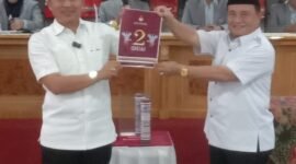 Parosil Mabsus dan Mad Hasnurin menjadi pasangan calon tunggal bupati dan wakil bupati Lampung Barat. (Iwan/NK)