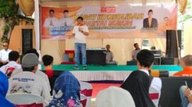 Calon Wakil Bupati Tubaba Nadirsyah saat memberikan sambutan pada kegiatan konsolidasi Partai Buruh untuk memenangkan pasangan Novriwan Jaya-Nadirsyah (NoNa) pada Pilkada Tubaba, Gunung Agung, Selasa (24/9/2024). (Arie/Nk)