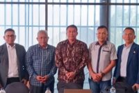 Ketua PWI Tubaba Dedi Priyono, bersama Wakil Ketua Dewan Pers M. Agung Darma Jaya. (Arie/Nk)