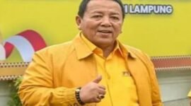 Diketahui, Arinal adalah petahana Gubernur Lampung sekaligus Ketua DPD Partai Golkar yang justru tidak mendapatkan rekomendasi dari DPP Golkar di Jakarta.
