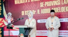 “Gak ada persiapan khusus, ya cuma menjaga kesehatan dan saya puasa terlebih dahulu,” ucap Bakal Calon Wakil Gubernur Lampung saat menjalani pemeriksaan kesehatan jasmani di Rumah Sakit Umum Daerah Abdul Moeloek (RSUDAM), Minggu (1/9/24).