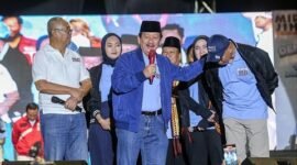 Herman HN saat berorasi dalam acara  deklarasi di PKOR Way Halim, Selasa (18/09/2024) 