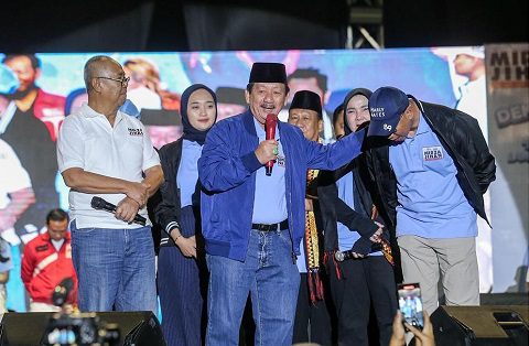 Herman HN saat berorasi dalam acara  deklarasi di PKOR Way Halim, Selasa (18/09/2024) 