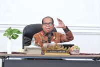  Pj Gubernur Lampung Samsudin saat memberi arahan dalam high level meeting penangana inflasi daerah. Bandarlampung, Kamis (10/10/2024). (ANTARA/HO-Pemprov Lampung)