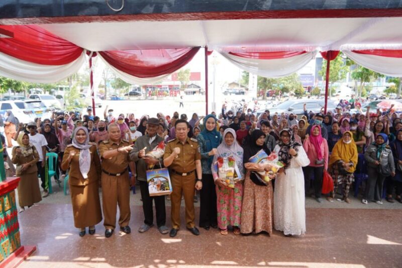 Penjabat Bupati Pringsewu Marindo Kurniawan, saat membuka OP Bersubsidi di  Halaman Pendopo Kabupaten, Selasa (22/10/2024).