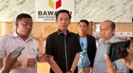 Hal itu disampaikan Ketua Tim Hukum Pasangan ASRI Yopi Hendro, saat mendatangi Kantor Bawaslu Pesawaran, Rabu (09/10/2024).
