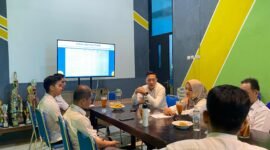 Presentasi dan Diskusi untuk membahas mengenai Daftar Informasi Publik yang dilaksanakan di Ruang Training Center Kamis, Pemkab Pesawaran (10/10/2024).