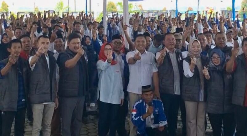 Ketua Tim Pemenangan Koalisi Untuk Rakyat (KUR) Pasangan Calon Bupati dan Wakil Bupati Pesawaran,Nanda Indira -Antonius Muhamad Ali ,M.Nasir targetkan kemenangan 75 persen untuk Kecamatan Tegineneng.
