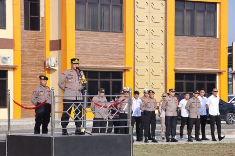 Di hadapan ratusan anggotanya, orang nomor dua di Polres Pringsewu tersebut mengingatkan bahwa setiap anggota Polri wajib memegang teguh sikap netralitas dan tidak terlibat dalam kegiatan politik praktis, termasuk memberikan dukungan terhadap calon kepala daerah mana pun.