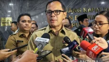 Wakil Menteri Dalam Negeri (Wamendagri) Bima Arya Sugiarto usai rapat dengar pendapat (RDP) bersama Komisi II DPR RI di kompleks parlemen, Senayan, Jakarta, Senin (11/11/2024). ANTARA/Melalusa Susthira K/am.