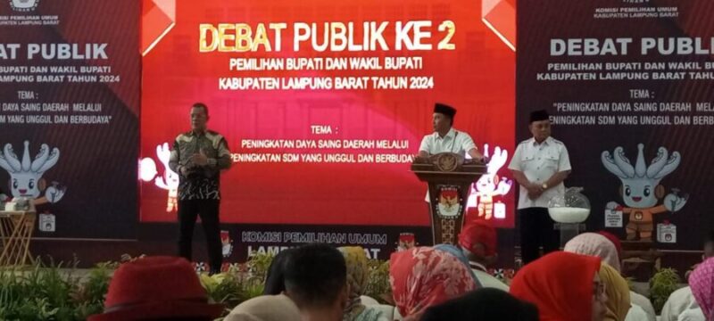 Debat publik calon bupati dan wakil bupati Lampung Barat, di Lamban Pancasila, Kamis (31/10). (Iwan/NK)