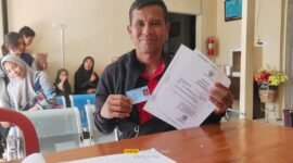 Bidang Pendaftaran Penduduk dan Bidang Pelayanan Pencatatan Sipil Disdukcapil Lampung Barat, melakukan pelayanan di hari libur menjelang Pilkada serentak. (Ist/Nk)