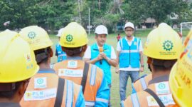 General Manager PLN UID Lampung, Muhammad Joharifin menyampaikan pengarahan saat briefing personel Pemeliharaan Gabungan pada Sabtu (07/12/2024). (Lentera SL)