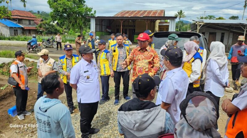 Anggota komisi V DPR RI, Mukhlis Basri, melakukan Reses di wilayah Lampung Barat, Rabu (11/12).