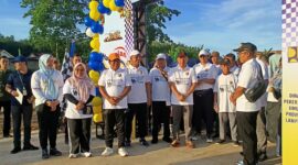 Pj Gubernur Lampung, Samsudin di Kegiatan Jalan Sehat dan Tanam Pohon yang diselenggarakan Dinas BMBK dalam Rangka Hari Jalan 2024, Jumat (20/12), Foto: Diskominfotik Provinsi Lampung.