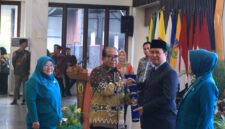 Pj. Gubernur Samsudin di Acara Penyerahan SK Perpanjangan Penjabat Bupati Lampung Barat, Jumat (20/12), Foto: Diskominfotik Provinsi Lampung.