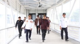 Pj Gubernur Lampung, Samsudin meninjau langsung arus mudik nataru, Selasa (24/12), Foto: Diskominfotik Provinsi Lampung.