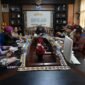 Pj Gubernur Lampung, Samsudin bersama Pegawai BPKAD Provinsi Lampung, Kamis (9/1), Foto: Diskominfotik Provinsi Lampung.