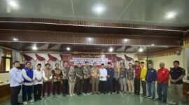 KPU Lampung Barat, menetapkan pasangan Parosil Mabsus dan Mad Hasnurin sebagai bupati dan wakil bupati Lampung Barat 2025-2030 terpilih, di aula Kagungan, Kamis (9/1). (Iwan/Nk)