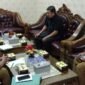 Wakil ketua I DPRD Kabupaten Pesawaran M.Nasir saat menggelar pertemuan dengan BKPSDM. (Soheh/Nk)