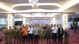 Pj. Gubernur Lampung, Samsudin bersama Stake Holder Terkait dalam Rakor Penanganan Darurat Bencana Hidrometeorologi di Ruang Abung Balai Keratun Kantor Gubernur, Senin (20/01), Foto: Diskominfotik Provinsi Lampung.