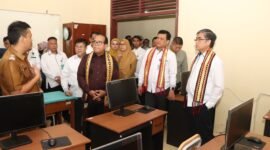 Pj. Gubernur Lampung, Samsudin bersama Menaker Yassierli di UPTD BLK Bandar Lampung, Selasa (21/1), Foto: Diskominfotik Provinsi Lampung.
