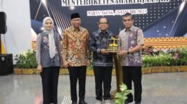 Pj Gubernur Lampung, Samsudin bersama Gubernur dan Wakil Gubernur terpilih, Mirzani-Jihan dan Menaker Yassierli pada malam ramah tamah di Mahan Agung, Selasa (21/1), Foto: Diskominfotik Provinsi Lampung.
