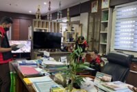 Tim penyidik Kejari Pringsewu, geledah kantor Sekretaris Daerah, Heri Iswahyudi. (Ist/Netizenku)