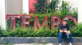 Penulis saat berada di kantor Tempo. (foto: dok pribadi)