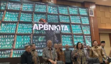 Menteri Keuangan Sri Mulyani Indrawati bersama jajarannya dalam konferensi pers APBN KiTa di Jakarta, Kamis (13/3/2025). (ANTARA/Imamatul Silfia)