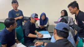 Abung Mamasa saat mendaftar ke panitia pemilihan Ketua IJP Lampung. (Foto: ist)