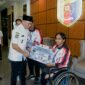 Rahmat Mirzani Djausal bersama atlet disabilitas peraih medali pada Pekan Paralimpiade Nasional (Peparnas) XVII, Foto: Diskominfotik Provinsi Lampung.