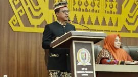 Bupati Pringsewu, Riyanto Pamungkas, pada Rapat Paripurna Istimewa DPRD Kabupaten Pringsewu dalam rangka HUT ke-16 Kabupaten Pringsewu, Rabu (9/4/2025), Foto: Reza/NK.
