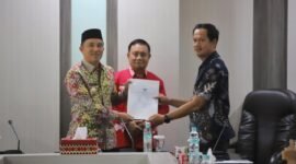 Bupati dan Wakil Bupati Lampung Barat saat menerima kedatangan tim pemeriksa dari BPK RI Perwakilan Provinsi Lampung di Ruang Pesagi, Kantor Bupati setempat, Kamis (10/4/2025), Foto: Iwan/NK.