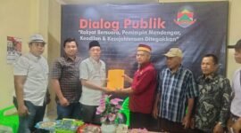 AMP saat memberikan dukungan mereka terhadap paslon nomor urut 01, Supriyanto dan Suriansyah Rhalieb di Markas AMP, Jalan Raya Kedondong, Dusun Suka Marga, Desa Gedongtataan, Kecamatan Gedongtataan, Kamis (10/4/2025), Foto: Soheh/NK.