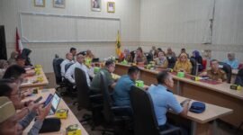 Pemprov Lampung saat mengikuti Rapat Koordinasi Pengendalian Inflasi Daerah secara virtual di Ruang Command Center Lt. II, Senin (14/04/2025), Foto: Diskominfotik Provinsi Lampung.