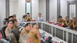 Pemkab Lampung Barat bersama BPS setempat saat sedang berdiskusi di Aula Pesagi kantor bupati setempat, Selasa (15/4/2025), Foto: Iwan/NK.