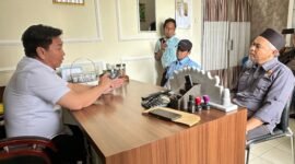 Pengurus AMP saat mendatangi kantor Bagian Perlengkapan dan
Aset Pemerintah Daerah Pesawaran, Rabu (16/4/2025), Foto: Soheh/NK.