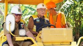 Rahmat Mirzani Djausal saat meninjau perbaikan jalan di Tanggamus, Senin (28/4/2025), Foto: Diskominfotik Provinsi Lampung.