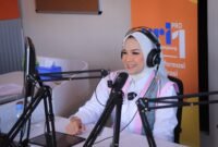 Ketua Dekranasda Provinsi Lampung, Purnama Wulan Sari Mirza saat menjadi narasumber pada Podcast bersama RRI Lampung, Senin (28/4/2025), Foto: Diskominfotik Provinsi Lampung.