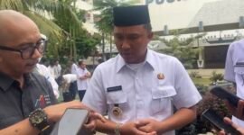 Bupati Lampung Barat, Parosil Mabsus, saat memberi keterangan keberadaan perambah di TNBBS. (foto: Netizenku.com)