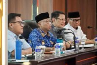 Rahmat Mirzani Djausal saat menetapkan harga ubi kayu di Provinsi Lampung.