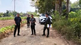 M. Nasir saat meninjau langsung kondisi infrastruktur jalan di Kecamatan Negeri Katon dan Kecamatan Tegineneng, Selasa (6/5/2026), Foto: Soheh/NK.