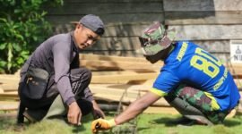 Satgas TMMD saat membangun fasilitas MCK di Masjid Nurul Iman, Pekon Pemerihan, Rabu (7/5/2025), Foto: Ist.