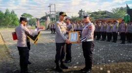 Polantas Pringsewu saat terima penghargaan operasi ketupat, Kamis (8/5/2025), Foto: Reza/NK.