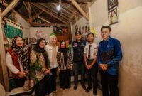 Mensos saat mendatangi rumah salah satu calon siswa Sekolah Rakyat, Foto: Diskominfotik Provinsi Lampung.