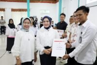Ketua PMI Provinsi Lampung, Purnama Wulan Sari Mirza (Tengah), Foto: Ist.