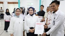 Ketua PMI Provinsi Lampung, Purnama Wulan Sari Mirza (Tengah), Foto: Ist.