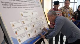 Penandatanganan pakta integritas dalam acara yang digelar di Ruang Sungkai, Balai Keratun, Jumat (16/5/2025), Foto: Ist.